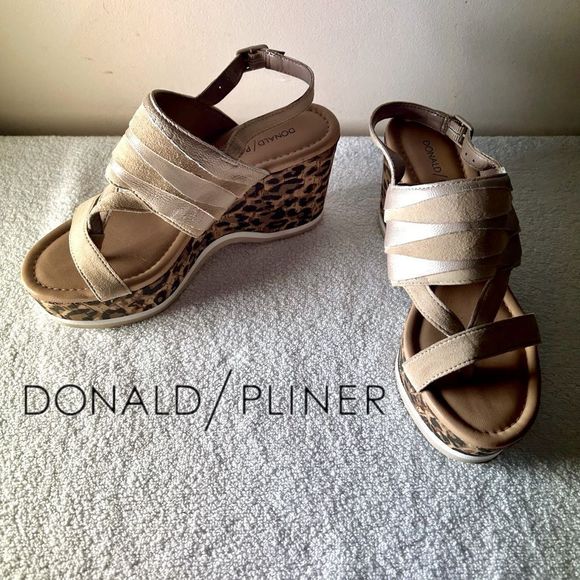 Donald J. Pliner Shoes - Donald Pliner Valri Cheetah Wedge Thong Strappy Heels Women’s size 6